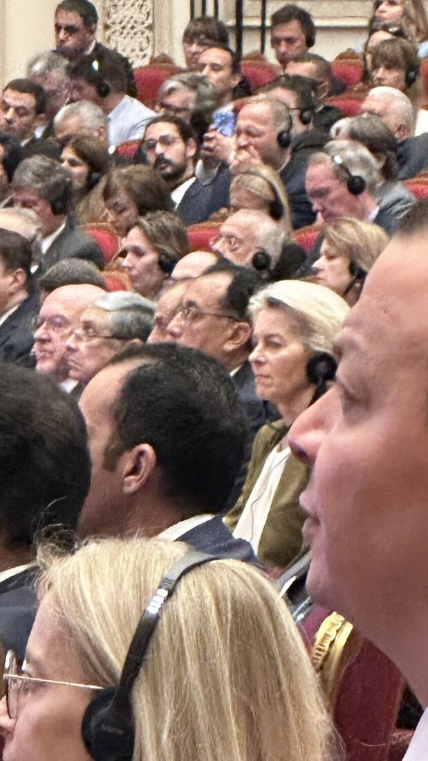 The audience listening through interpretation headsets, von der Leyen and Prime Minister Madbouly seated among the front rows.
