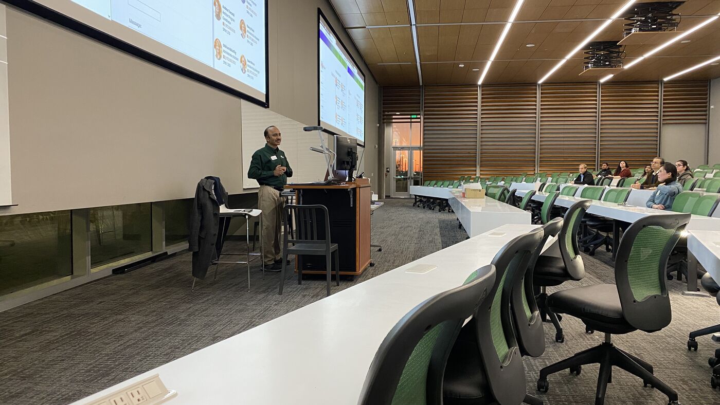 The lecture hall during a session, participants at the benches with laptops open.